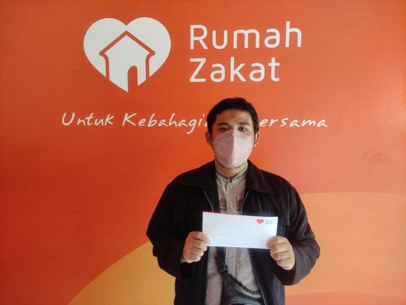 Jeme Muara Payang bersama Rumah Zakat memberikan bantuan langsung kepada Guru Ngaji.