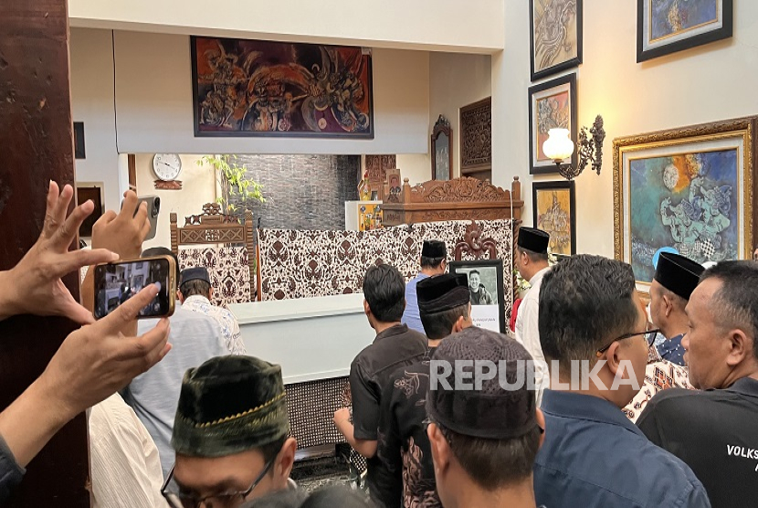  Jenazah Arya Daru Pangayungan (ADP) tiba di rumah duka, Rabu (9/7/2025), sore.