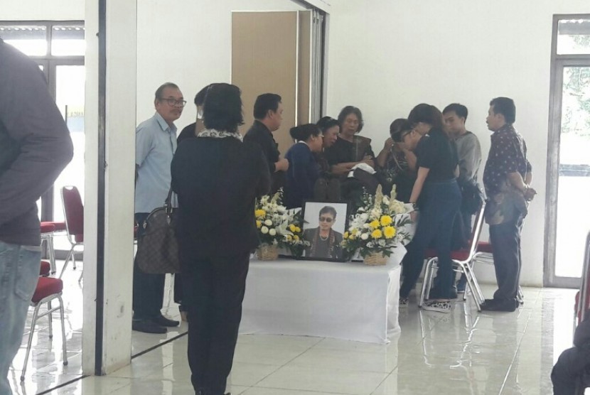 Jenazah Eddy Silitonga diantara keluarga dan kerabat yang datang melayat ke Rumah Duka Fatmawati, Kamis (25/8).