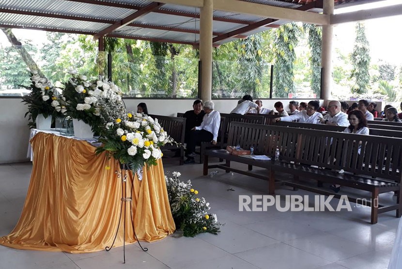 Jenazah mendiang pendiri Matahari Group, Hari Darmawan dikremasi di Krematorium Kertha Semadi, Mumbul, Nusa Dua, Bali, Rabu (14/3). 