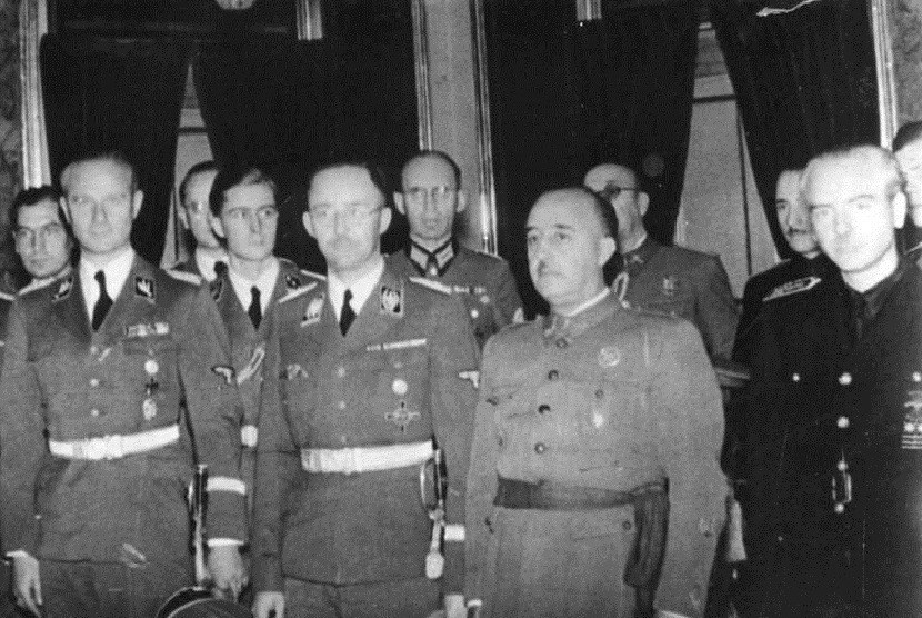 Jenderal Franco (dua kanan)