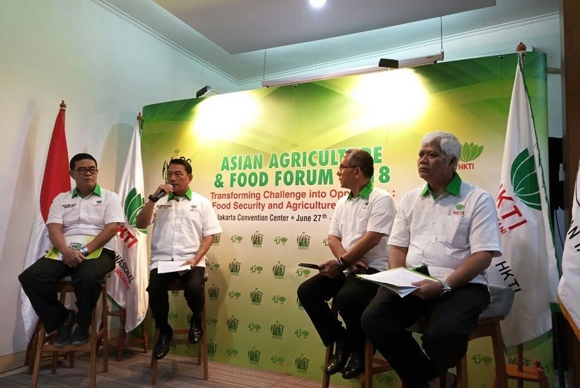 Jenderal Purn. Moeldoko saat merilis Asian Agriculculture and Food Forum HKTI 2018 dengan Tema Transforming Challenge into Opportunity: Food Security and Agriculture Innovation di Sekretariat HKTI, Menteng, Jakarta Pusat. Kamis (15/3).