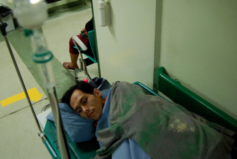 Jenihin (28) petani miskin penderita tumor usus asal pedalaman Kapuas Hulu, Kalimantan Barat terkatung-katung di Rumah sakit Dharmais, Jakarta Barat, Ahad (8/6).