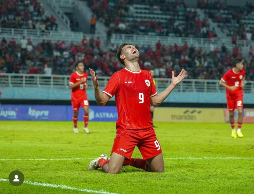 Jens Raven menjadi starter dalam laga Indonesia U-19 vs Timor Leste U-19.