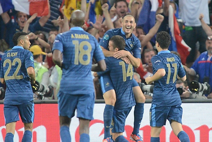 Jeremy Menez merayakan gol pertama ke gawang Ukrina di Danboss Arena Sabtu (16/6) dini hari
