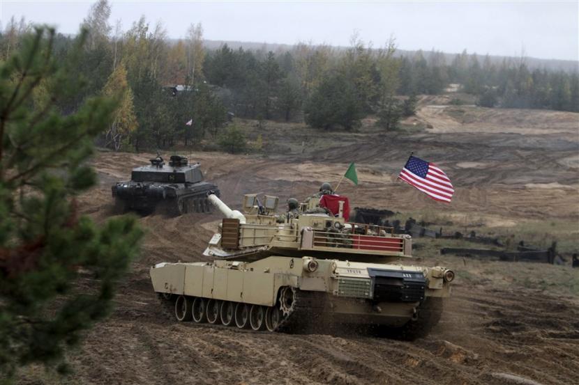 Jerman dan Amerika Serikat secara terpisah mengumumkan akan mengirim tank tempur canggih ke Ukraina.