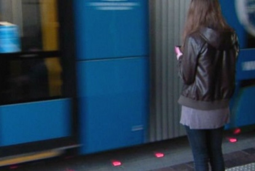 Jerman Pasang Lampu Lalu Lintas Khusus Pecandu Smartphone