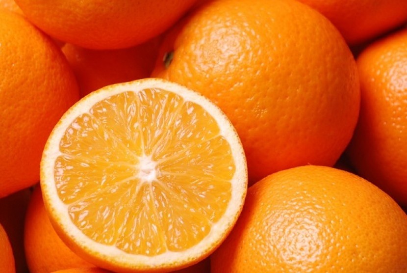 Jeruk (Ilustrasi). Kandungan flavonoid dalam jeruk dipercaya dapat menurunkan kolesterol tinggi.
