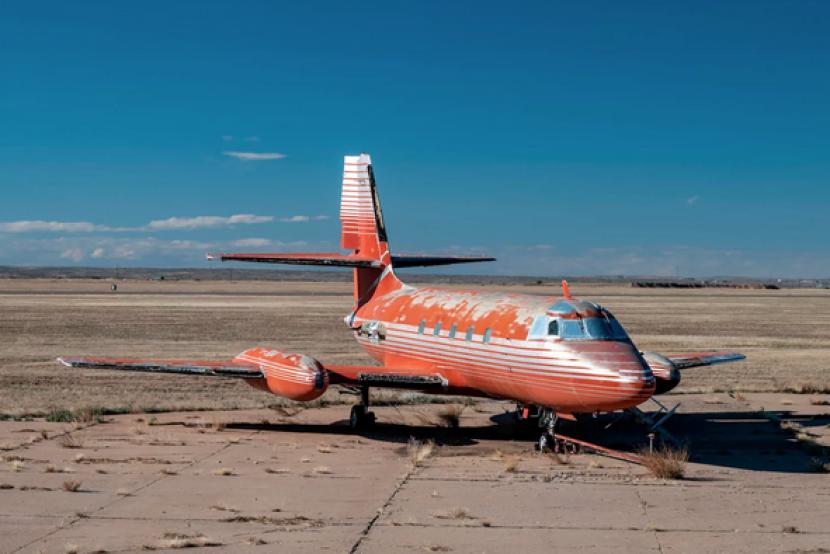 Jet pribadi milik mendiang penyanyi berjulukan King of Rock n Roll, Elvis Presley, terparkir di Roswell International Air Center di New Mexico, Amerika Serikat. Lockheed 1329 Jetstar produksi 1962 ini terjual dengan harga 260 ribu dolar AS atau sekitar Rp 3,9 miliar dalam lelang.