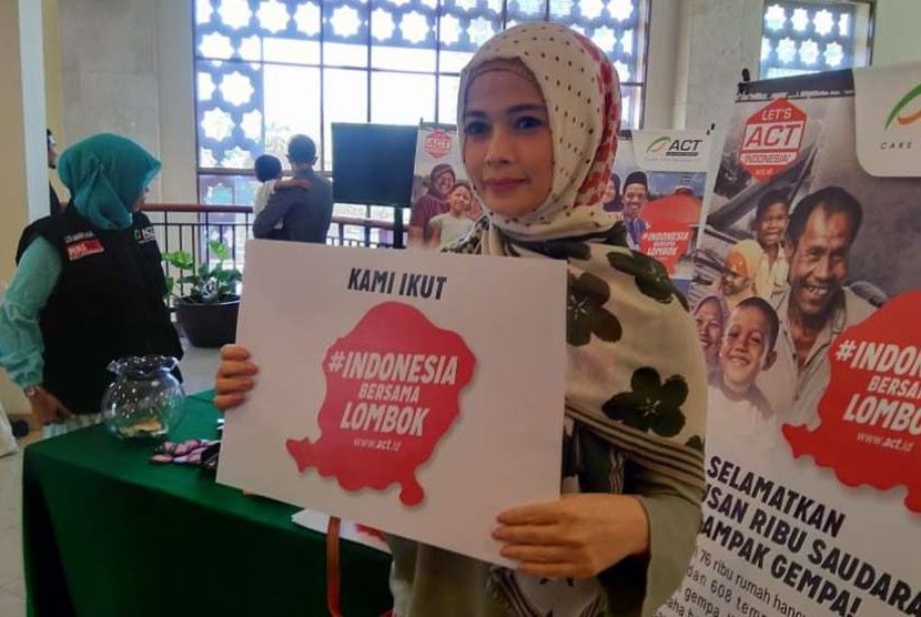 Jihan Fahira. Istri Primus Yustisio, Jihan Fahira mendampingi Komeng ke DPD RI dari Dapil Jawa Barat
