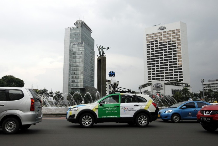 Jika di kebanyakan kota, seperti Jakarta, pengambilan gambar untuk Street View Google menggunakan mobil, di Jepang jasa anjing yang digunakan.