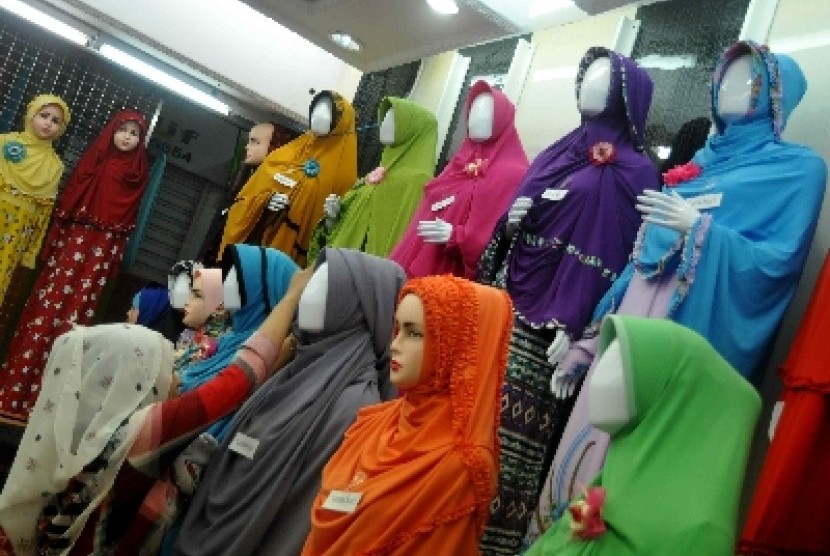Jilbab (ilustrasi). Pemerintah dorong produk lokal kuasai pasar hijab Indonesia 