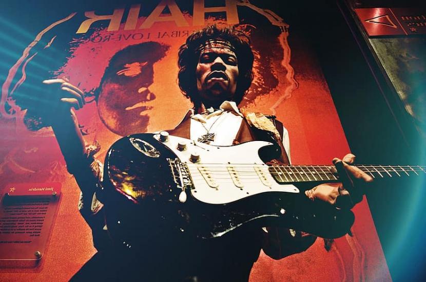 Jimi Hendrix menjadi pemain gitar listrik paling berpengaruh di sejarah musik rock (Foto: Jimi Hendrix)