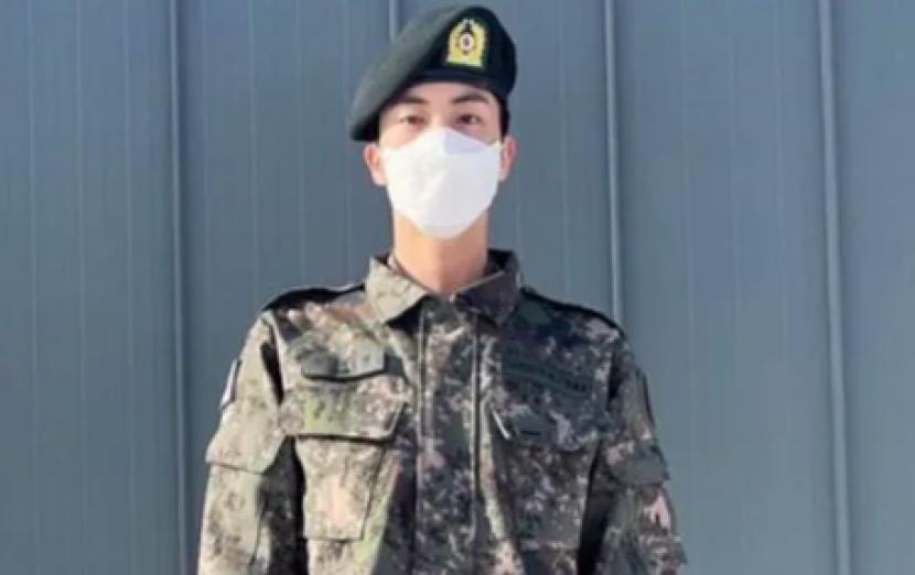 Jin BTS membagikan foto seusai melaksanakan pelatihan dasar di militer. (ilustrasi)