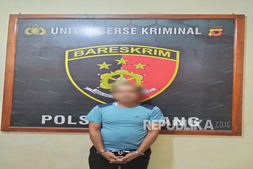 JM (42 tahun), pelaku pencurian emas di Cirebon