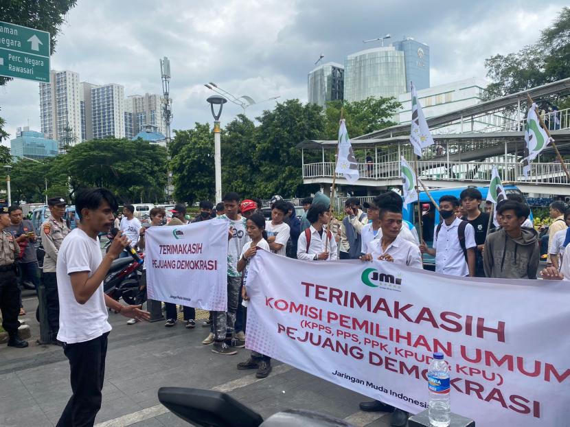 JMI DKI melakukan aksi damai di depan KPU DKI Jakarta
