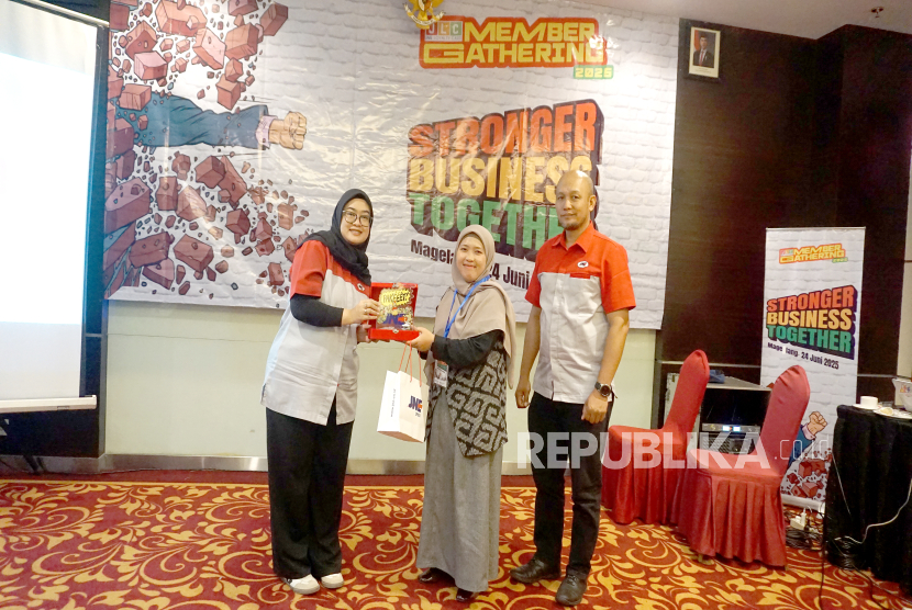 JNE menggelar acara JNE Loyalty Card (JLC) Member Gathering di Hotel Atria, Magelang, Jawa Tengah, Selasa (24/6/2025).