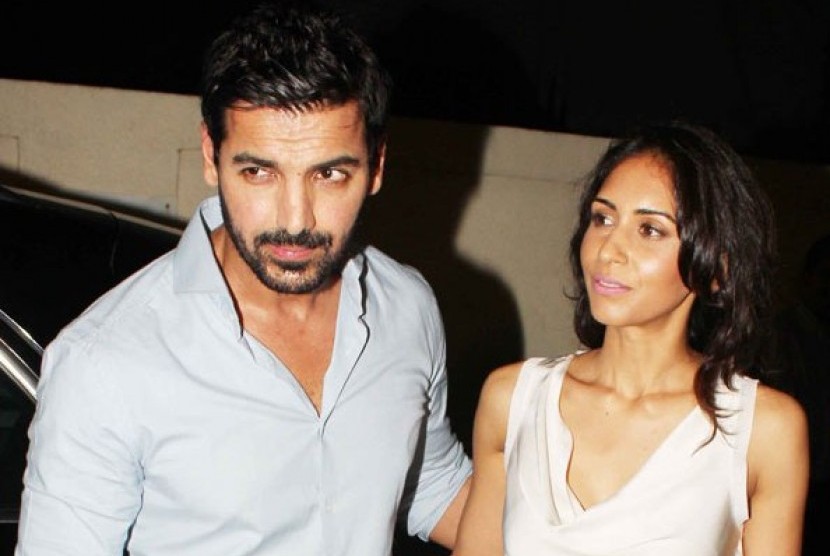 John Abraham dan Priya Runchal