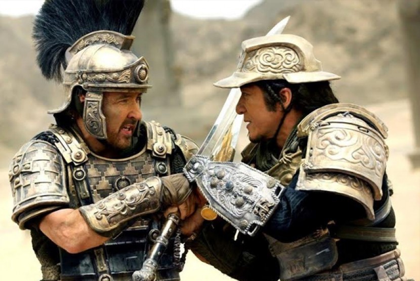 John Cusack (kiri) dan Jackie Chan dalam salah satu adegan di Dragon Blade. 