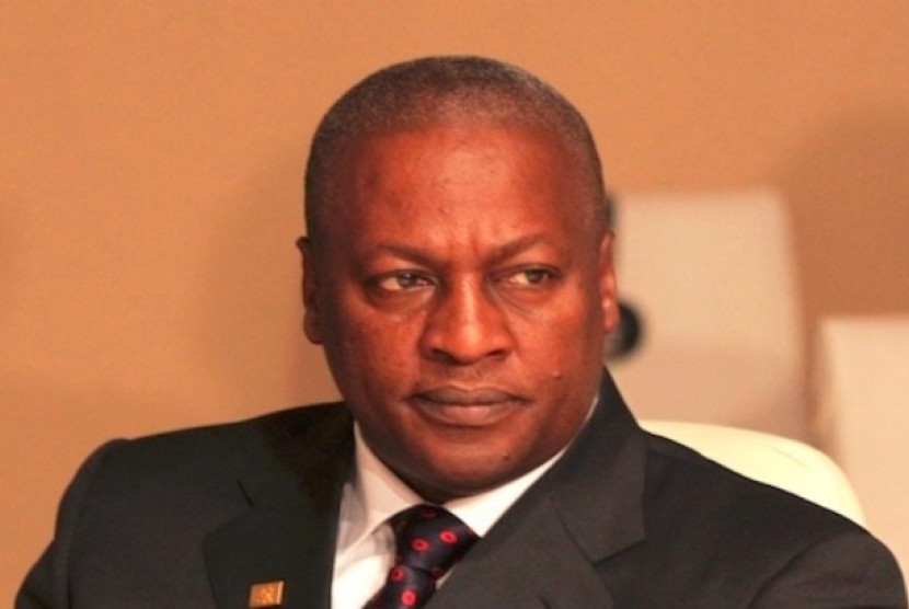 John Dramani Mahama dilantik jadi presiden Ghana untuk sementara, menggantikan John Evans Atta Mills yang wafat sebelumnya.