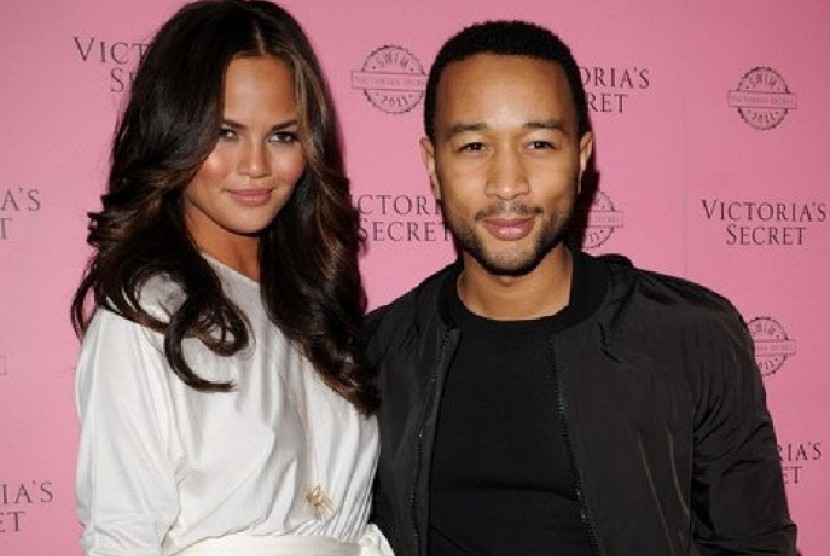 John Legend dan kekasihnya Chrissy Taigen 