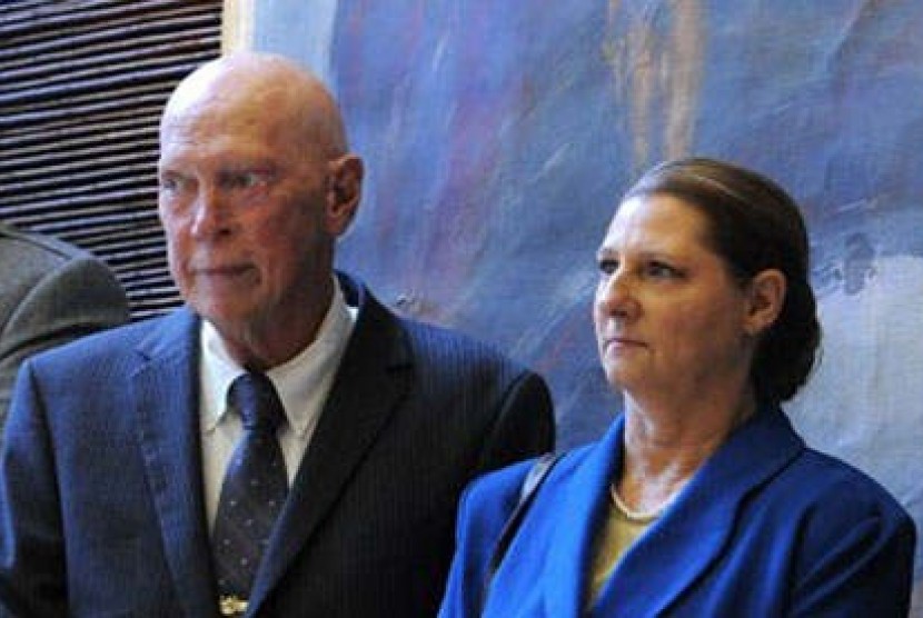 John Walker (left) and Irina Walker (file photo)