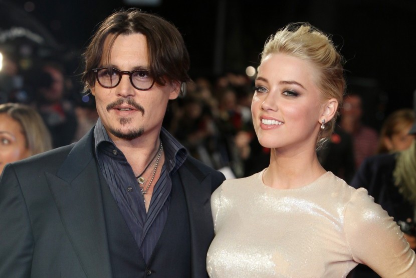 Mantan pasangan suami istri Johnny Depp dan Amber Heard. Sidang guguatan Depp terhadap media asal Inggris The Sun masih berlangsung.