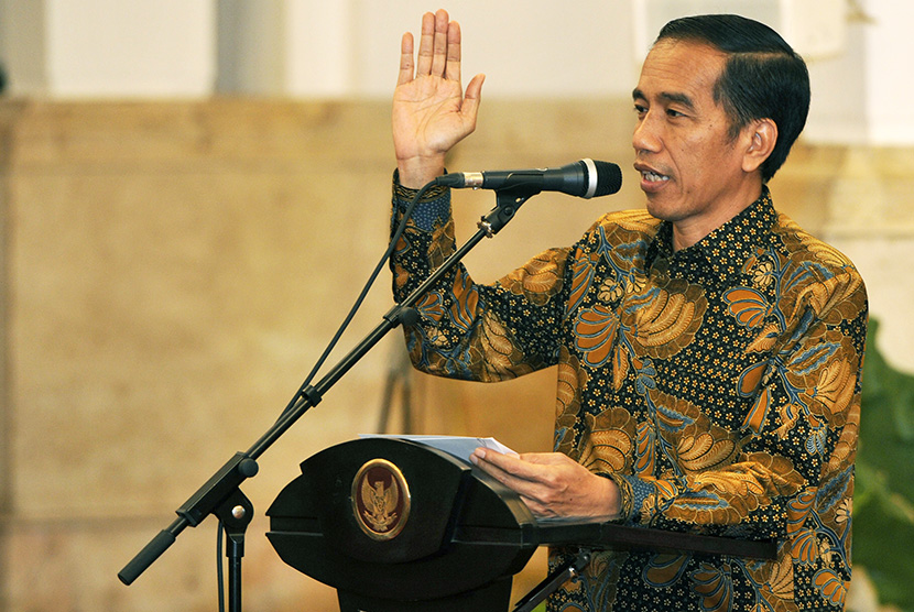 Badan Pemeriksa Keuangan (BPK) menyerahkan Ikhtisar Hasil Pemeriksaan Semester (IHPS) I Tahun 2022 kepada Presiden Joko Widodo di Istana Merdeka, Jakarta, Selasa (1/11/2022). 