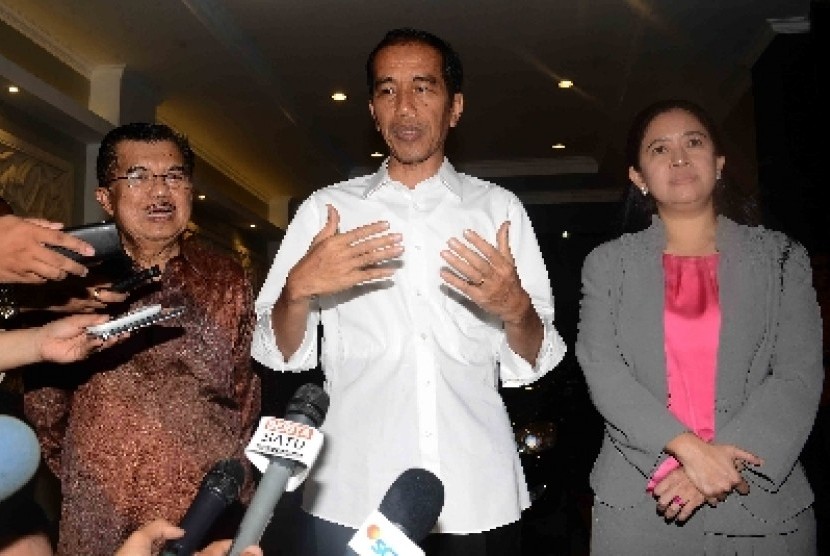 Joko Widodo dan Jusuf Kalla didampingi Ketua DPP PDIP Puan Maharani.