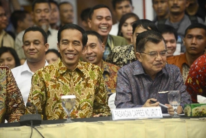  Joko Widodo dan Jusuf Kalla menghadiri rapat rekapitulasi penghitungan suara nasional dan luar negeri pemilihan Presiden 2014 di gedung KPU, Jakarta, Selasa (22/7).