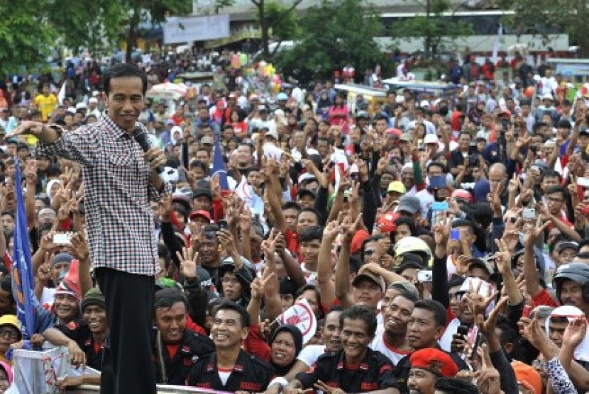 Joko Widodo (Jokowi) berkampanye di Alun-Alun Pagaden, Kabupaten Subang, Jawa Barat, Selasa (17/6). 