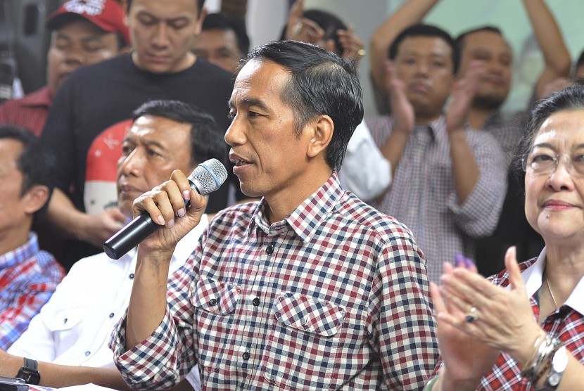 Joko Widodo (kedua kanan) bersama Ketua Umum PDI Perjuangan Megawati Soekarnoputri (kanan), Ketua Umum Partai Hanura Wiranto (kedua kiri) dan Ketua Umum PKP Indonesia Sutiyoso (kiri) 