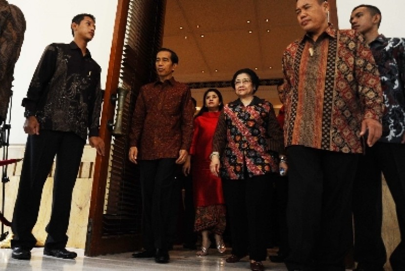 Joko Widodo (kedua kiri), Ketua Umum PDIP Megawati Soekarno Putri.