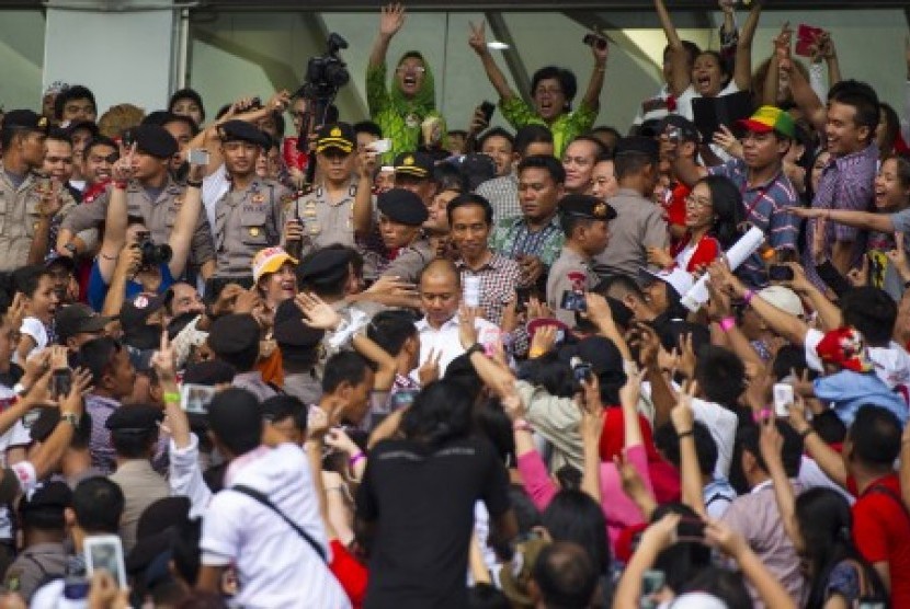  Joko Widodo menghadiri Konser Revolusi Harmoni untuk Revolusi Mental di Stadion Utama Gelora Bung Karno, Senayan, Jakarta, Sabtu (5/7). 