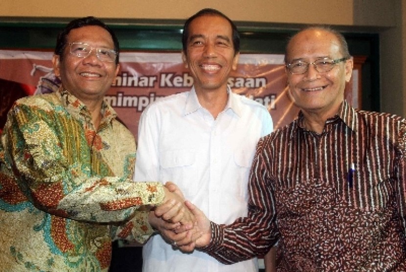 Jokowi bersama Mahfud MD dan Syafii Maarif, beberapa waktu lalu.