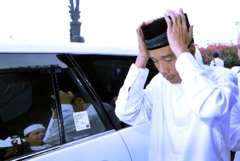  Jokowi bersiap berangkat menuju Arab Saudi untuk menunaikan Umrah dari Bandara Internasional Soekarno Hatta, Tangerang, Ahad (6/7).