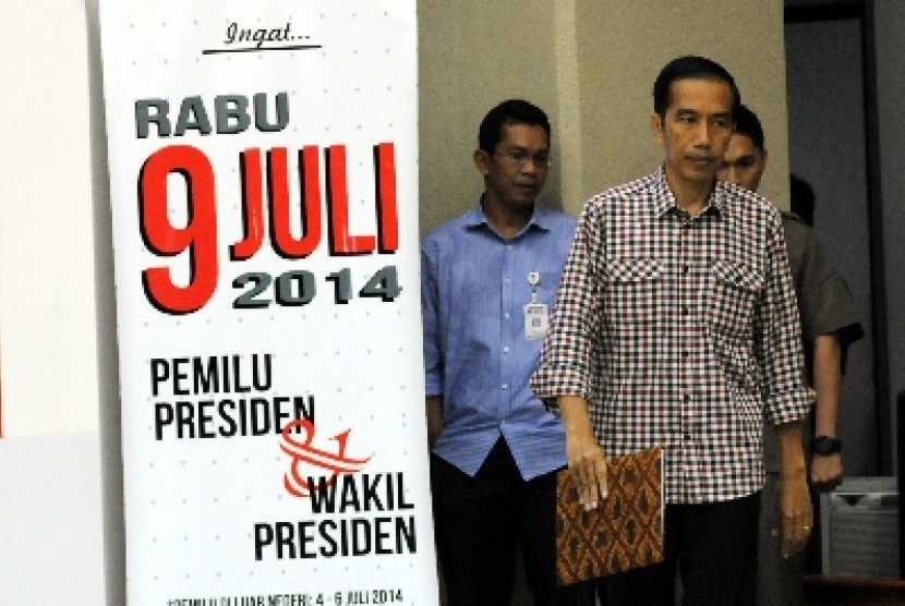 Jokowi bersiap menyampaikan laporan harta kekayaan dari di kantor KPU, Jakarta, Selasa (1/7).