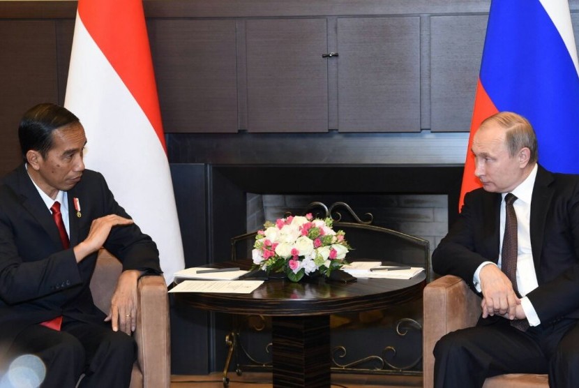 Indonesian President Joko Widodo and his Russian counterpart Vladimir Putin. (File photo)