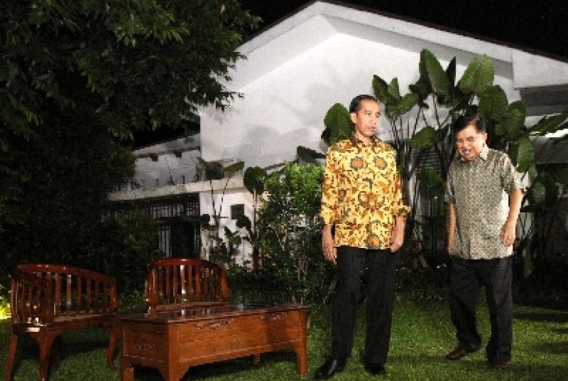 Jokowi dan Jusuf Kalla menggelar konferensi pers di rumah Dinas Gubernur, Jakarta, Kamis (21/8) malam WIB.