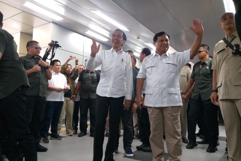 Jokowi dan Prabowo bertemu di Stasiun MRT Lebak Bulus, Jakarta, Sabtu (13/7) 