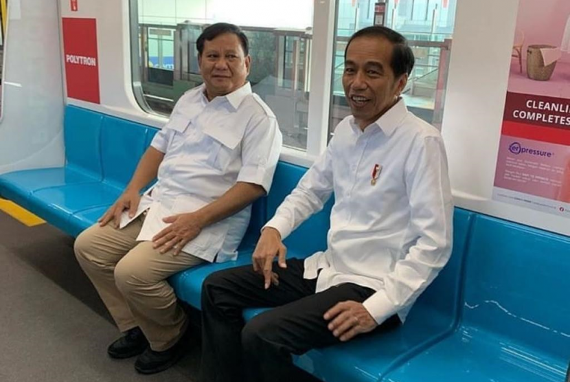 Jokowi dan Prabowo saat naik MRT bersama-sama (ilustrasi) 