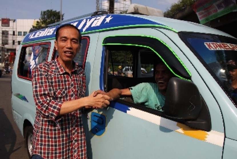 Jokowi di Terminal Kampung Rambutan.