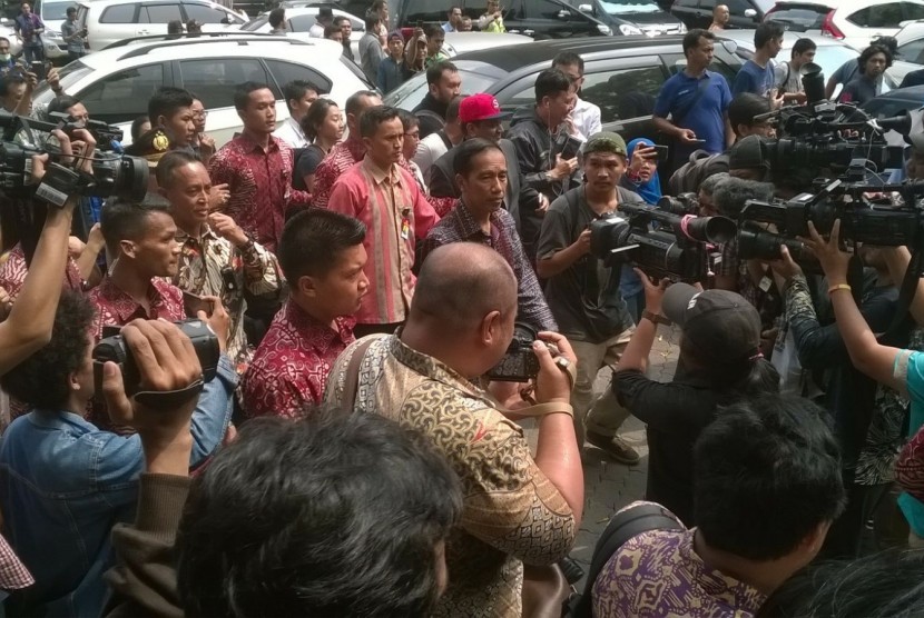 Jokowi kembali datangi lokasi ledakan di Sarinah, Jumat (15/1)