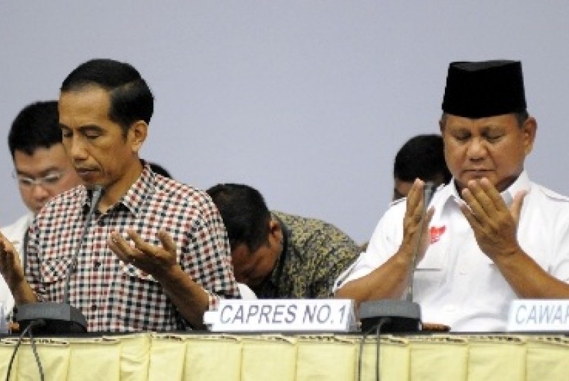 Jokowi (kiri)