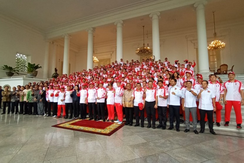 Jokowi melepas kontingen Indonesia untuk SEA Games 2019.