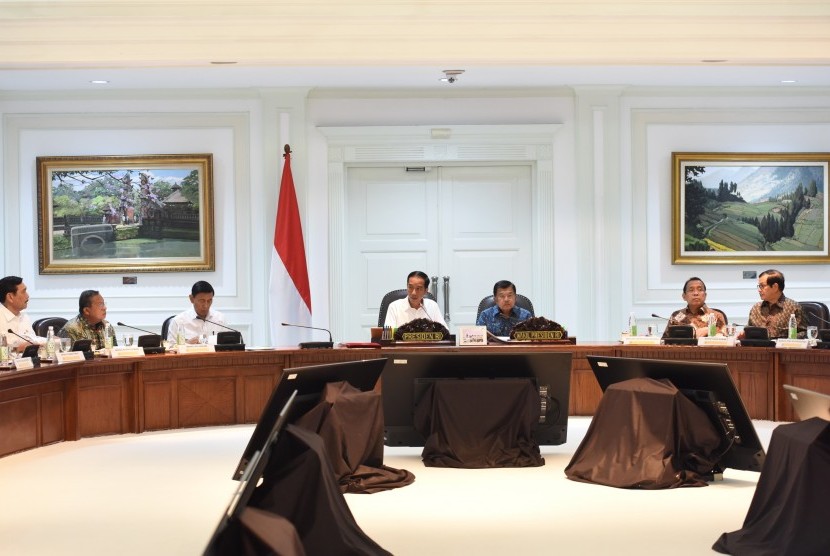 Jokowi memimpin sidang kabinet
