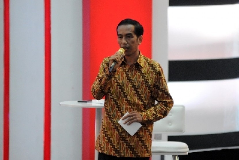 Jokowi saat tampil di acara debat capres sesi ketiga di Jakarta, Ahad (22/6).