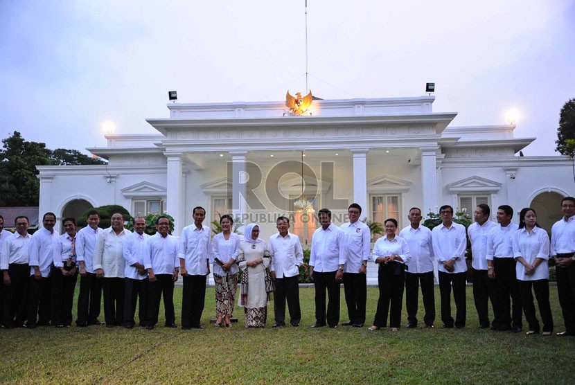 Pengumuman susunan Kabinet Kerja di Istana Merdeka, Jakarta, Ahad (26/10). (Republika/Tahta Aidilla)