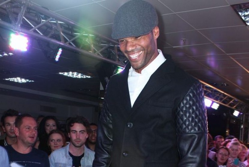 Joleon Lescott saat menjadi model untuk lebel Lescott-Stewart.