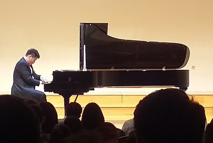 Jonathan Kuo saat konser resital solo, Selasa (25/6).